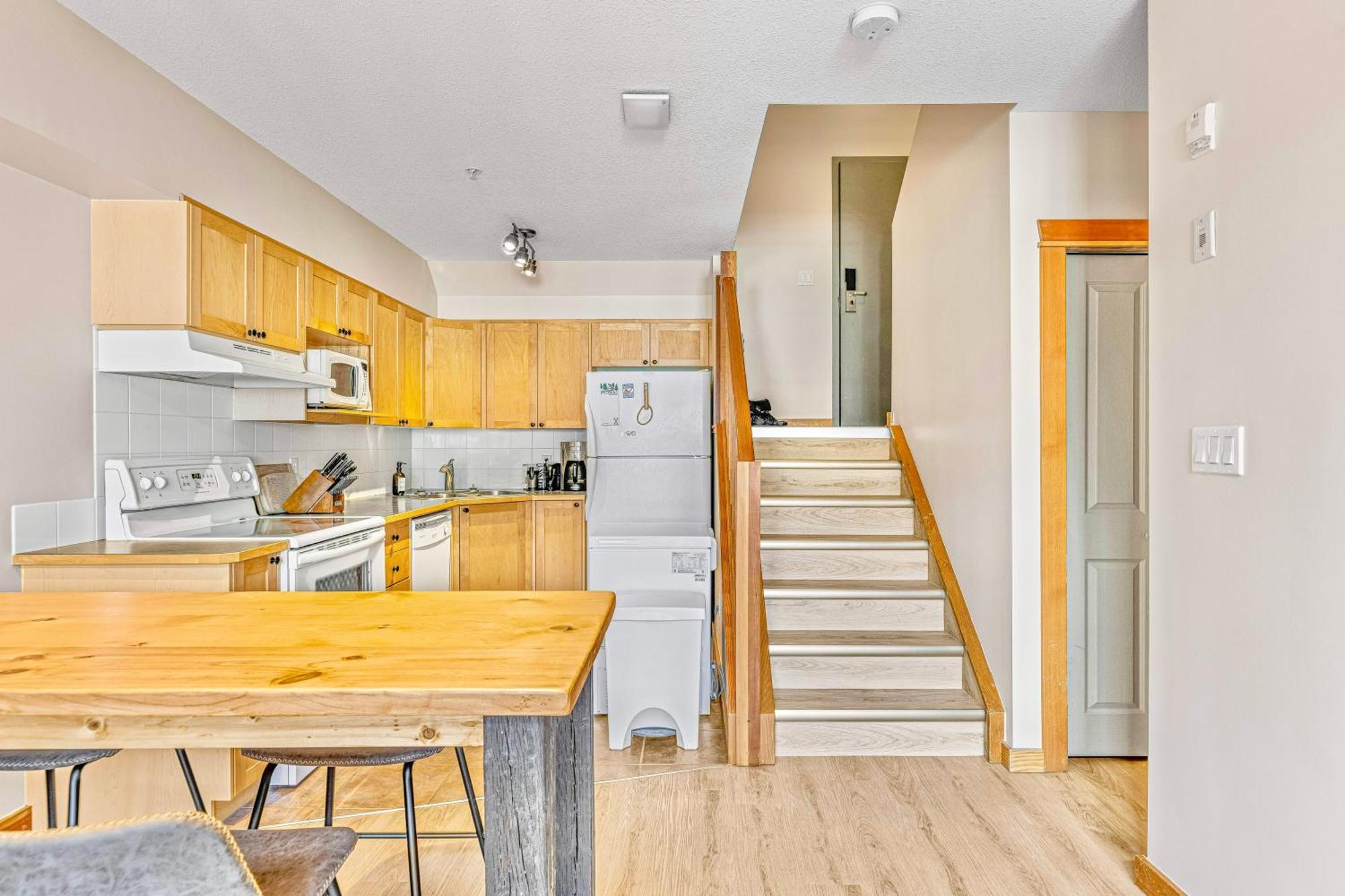Canmore Mountain View Loft Apartment Heated Outdoor Pool المظهر الخارجي الصورة