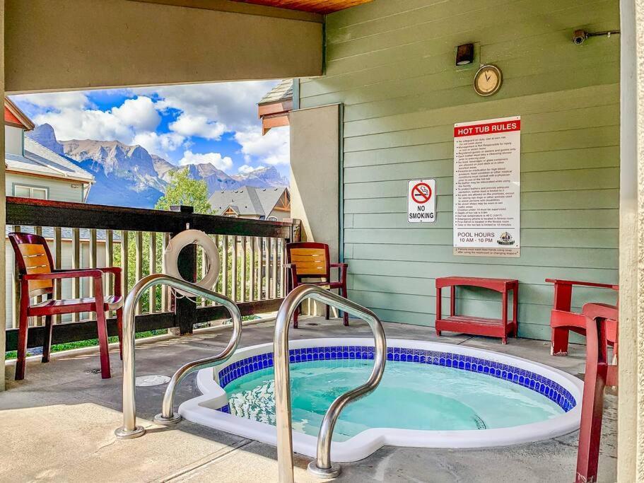 Canmore Mountain View Loft Apartment Heated Outdoor Pool المظهر الخارجي الصورة